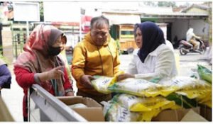 Antusiasme Warga Poris Plawad Sambut Gerakan Pangan Murah, Pemerintah Dan Swasta Berkolaborasi Tekan Inflasi Kota Tangerang.